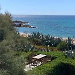 Thalassa מלון 2*