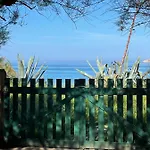 מלון Thalassa 2*